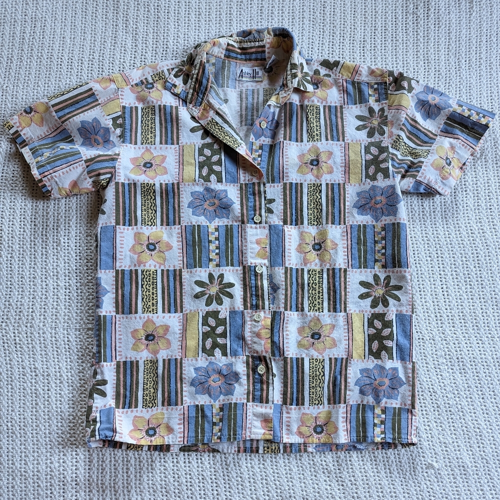 VTG Ashley Hill Short Sleeve Button Down Shirt Women’s Small Floral Patterned